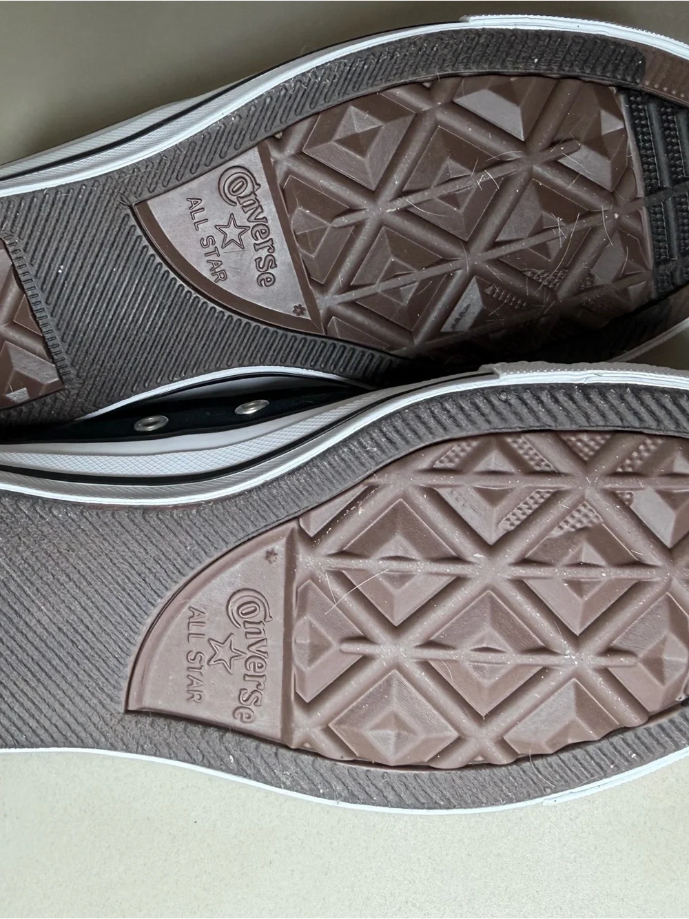 NWOT Converse Black & White Low-Top Women Sneakers